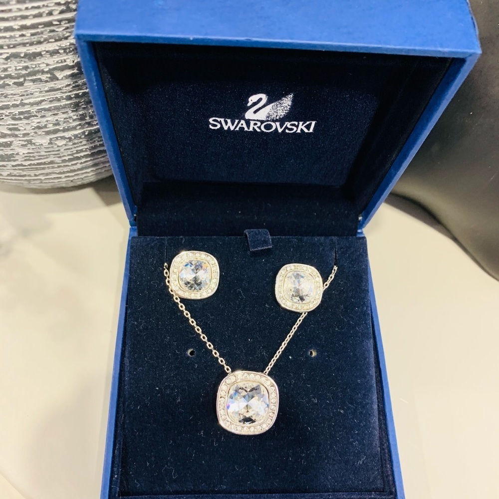 Swarovski Jewelry set in Silver